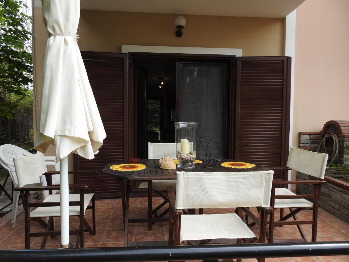 Konstantinos' Nikiti Apartment Exteriör bild