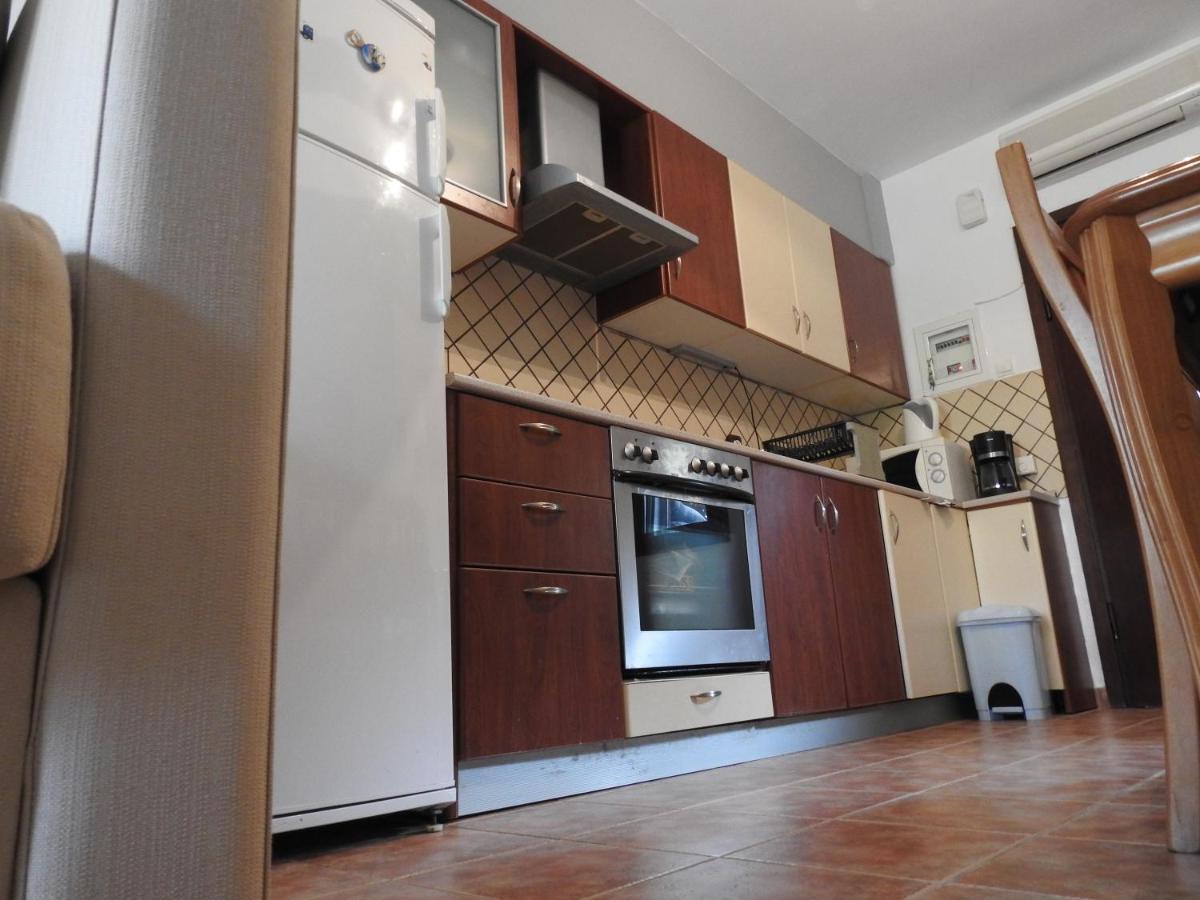 Konstantinos' Nikiti Apartment Exteriör bild