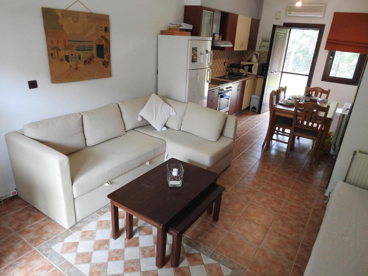 Konstantinos' Nikiti Apartment Exteriör bild